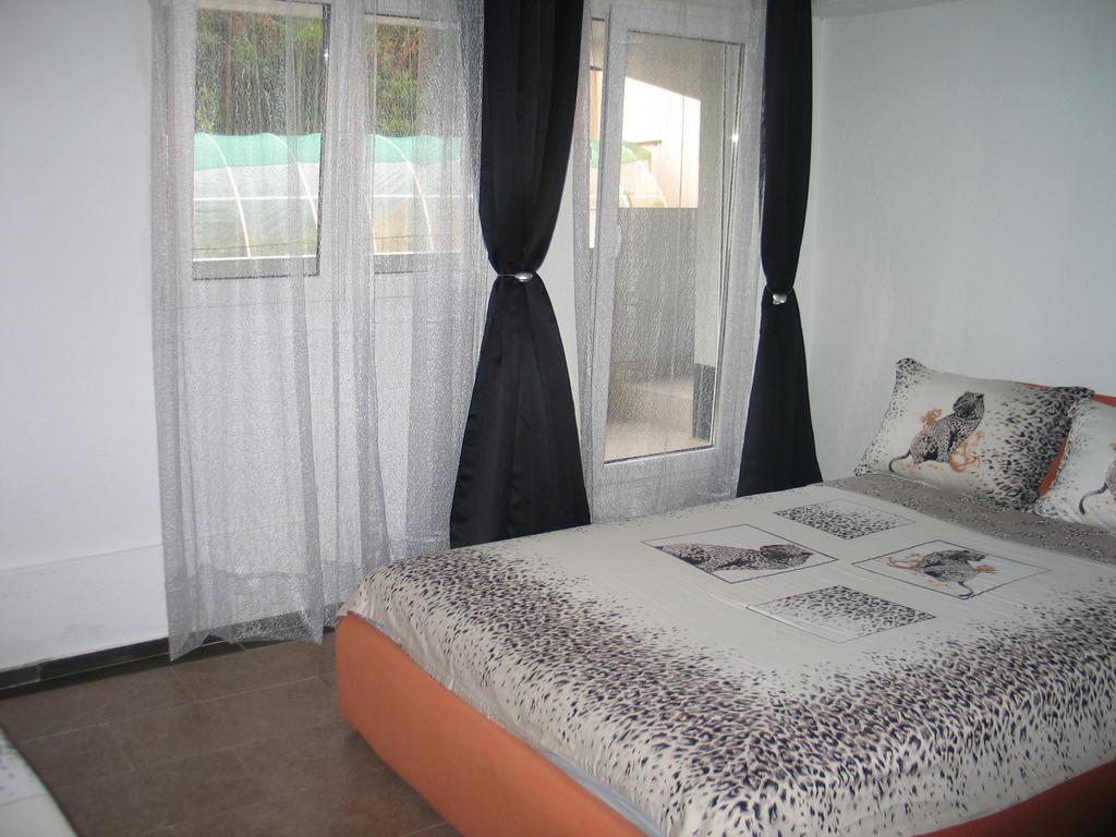 Guest House Dena Добра-Вода Экстерьер фото