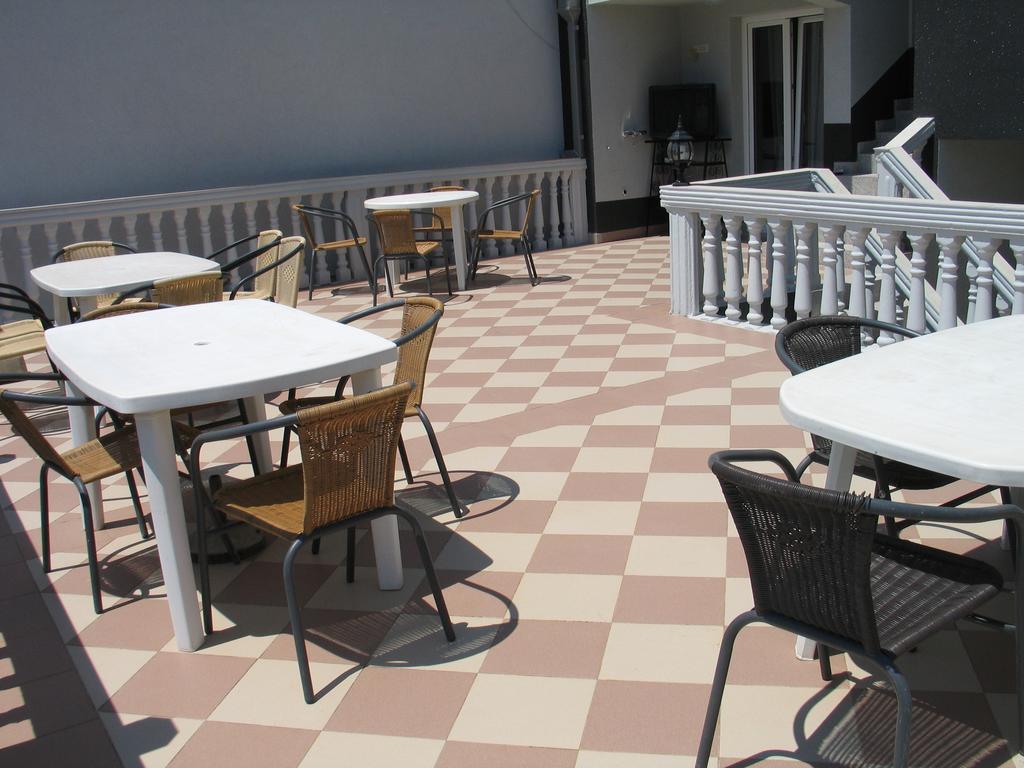 Guest House Dena Добра-Вода Экстерьер фото