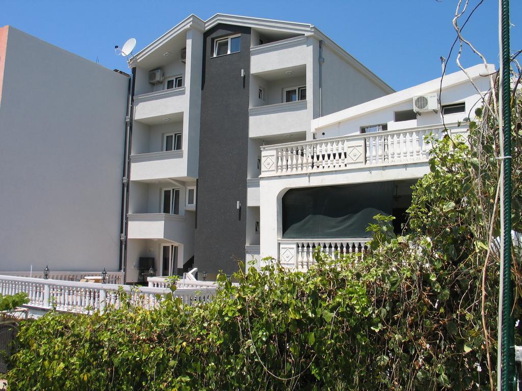 Guest House Dena Добра-Вода Экстерьер фото